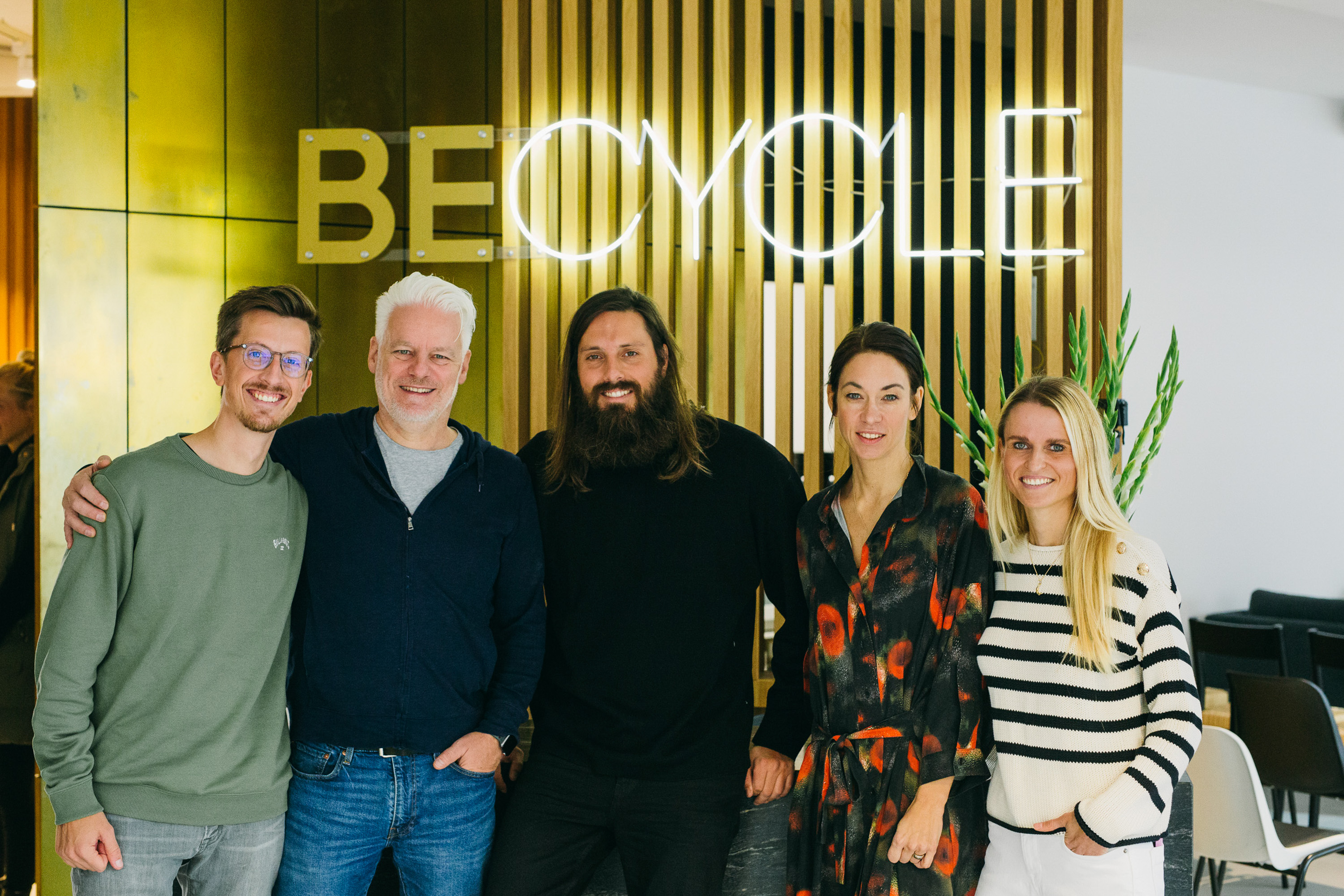 Gruppenportrait der Sprecher und Gastgeber:innen, Creative Mornings bei BECYCLE, Düsseldorf